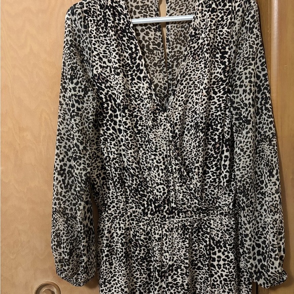 Guess Factory Leopard Print Long Sleeve Romper Shorts - Picture 2 of 7
